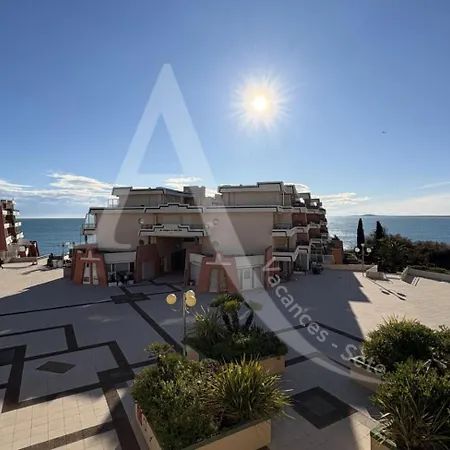 Apartment T2 Coin Chambre, Terrasse 1ere Ligne Mer, Piscine *